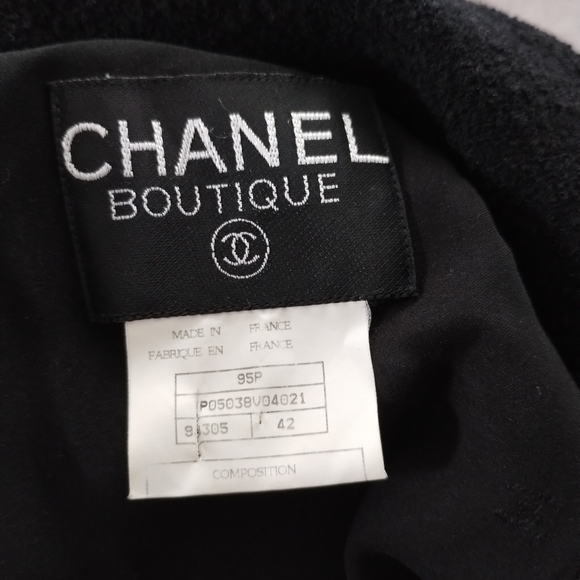 Chanel Vintage Spring 1995 Black Gold CC Logo Peplum Tweed Jacket 6 - Picture 7 of 14
